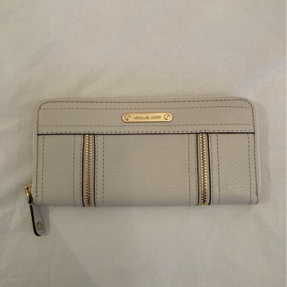 Michael Kors Wallet (New!)